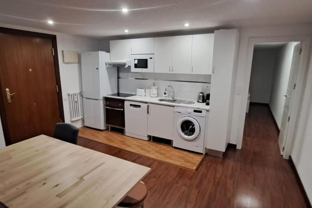 Piso Nuevo Centro Doctor Casal Appartement Oviedo Buitenkant foto